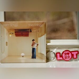 2022 LOVE ON TOUR keychain 🗝 and Harry’s House CD 💿